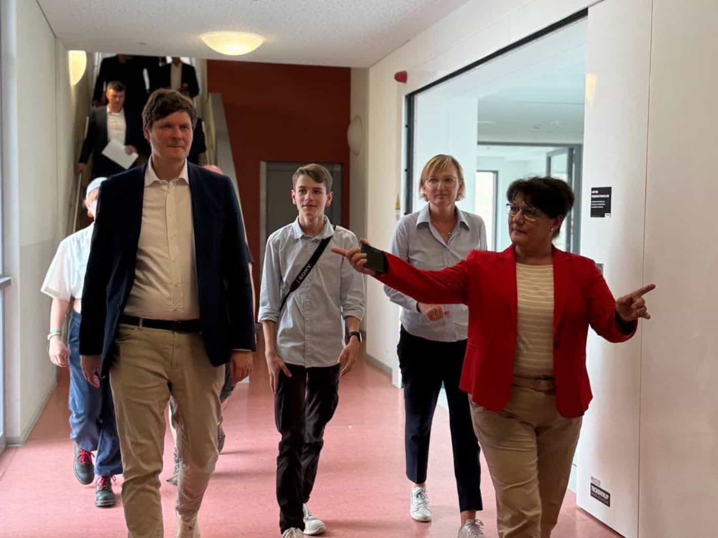 Staatsminister Clemens besucht Franziskaneum Meißen 