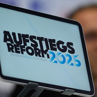 Druck auf Aufstiegsreform: Protest zum Regionalliga-Start