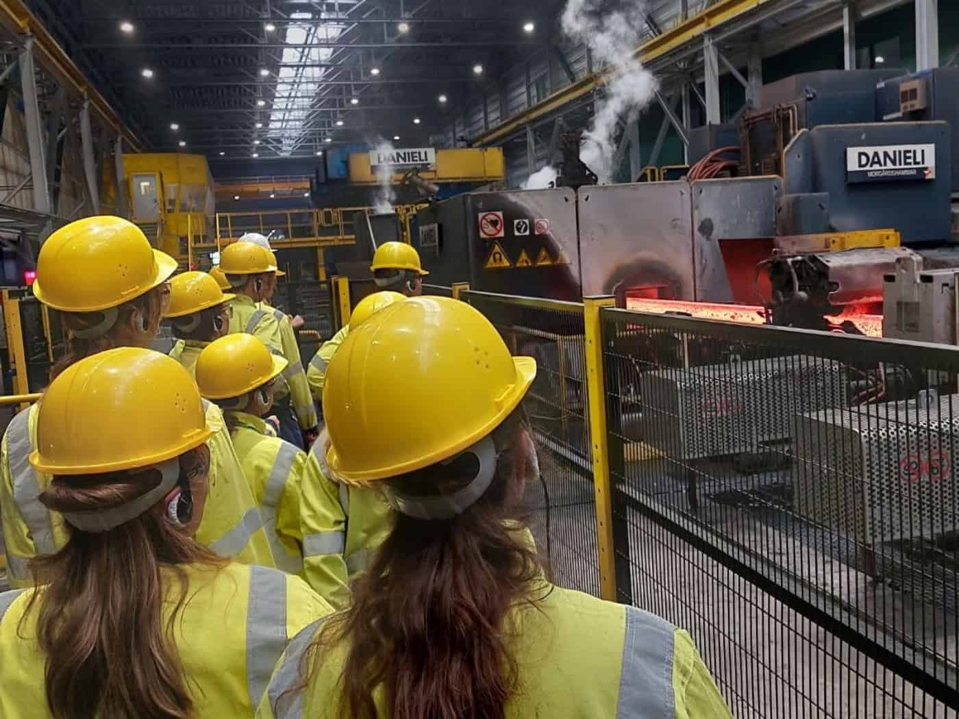 Schüler besuchen Stahlwerk in Riesa