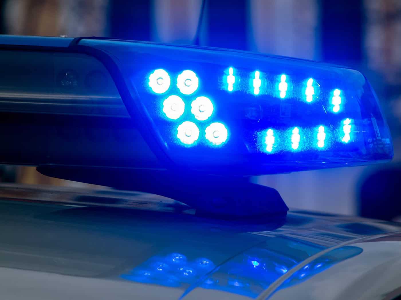 Gestohlenes Auto kracht in Motorrad – Zwei Verletzte
