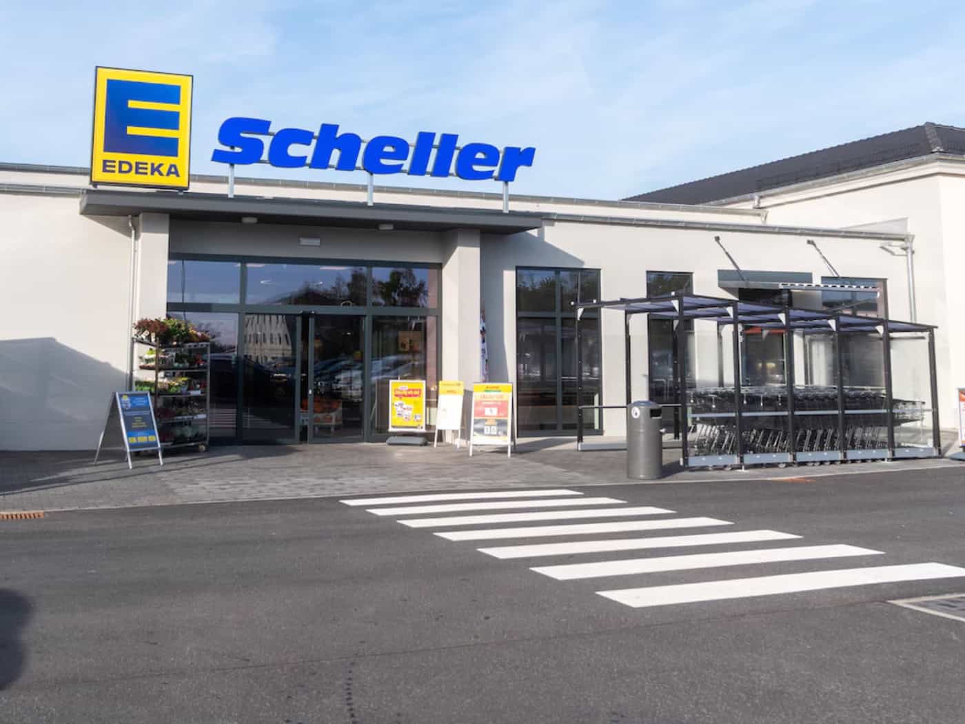 Edeka‑Scheller in Großenhain stellt Pfandbon‑Spende vor