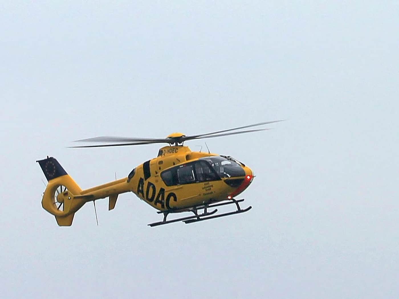 Schwerer Unfall auf der A4 bei Klipphausen: Lkw fährt auf Pannenauto auf