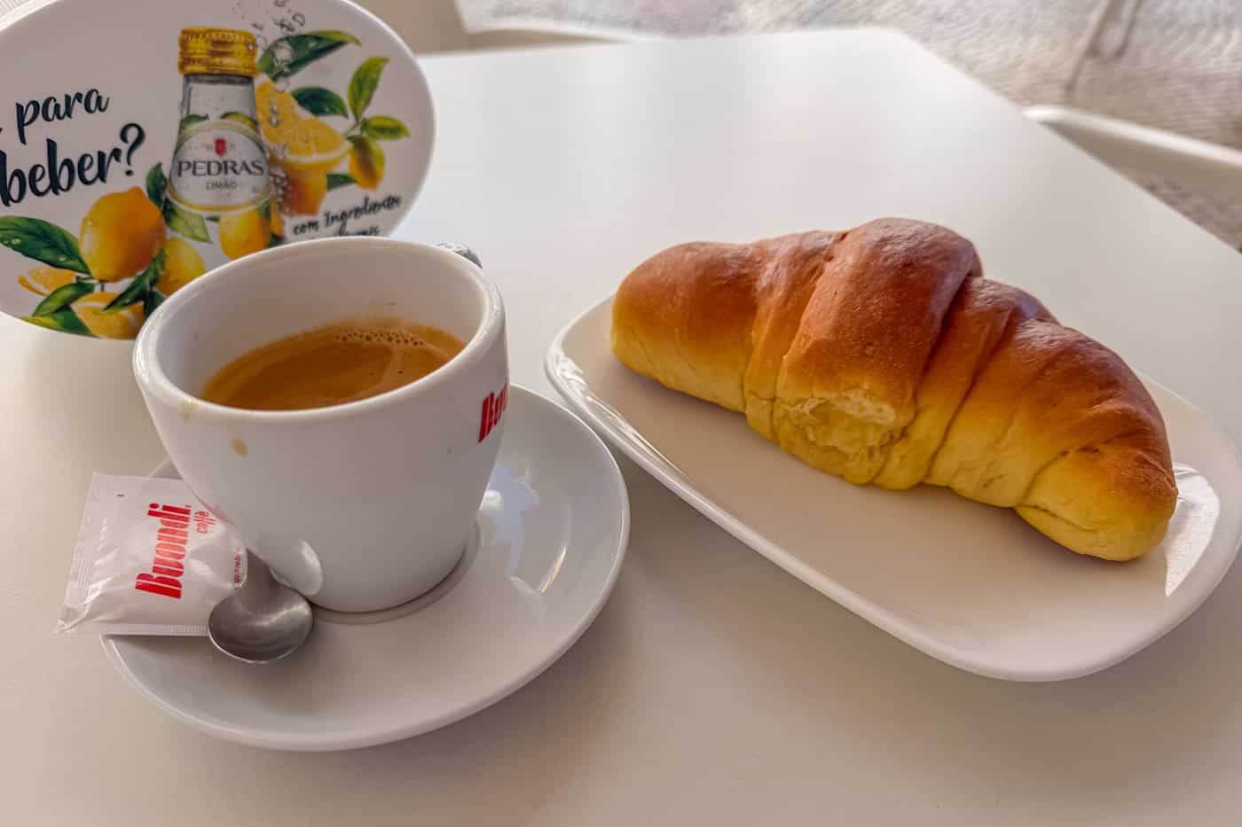 Může to být i jednodušší: Pasteleria Cherry – ale dá se tam pochutnat i na něčem vydatnějším… (Foto: Ulrich van Stipriaan)