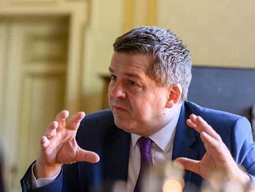 Schulze: El Este necesita una voz fuerte en Berlín