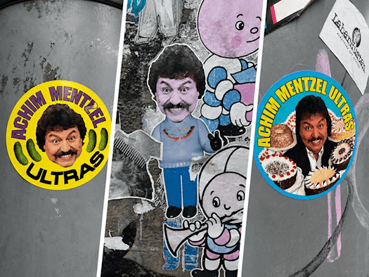 Dreigeteilte Collage von Streetart-Stickern: Links ein gelber Aufkleber mit Achim Mentzels Kopf und zwei Gurken, mittig sein Gesicht auf einer gezeichneten Figur an einer Wand, rechts ein blauer Sticker mit seinem Gesicht inmitten von Sahnetorten.