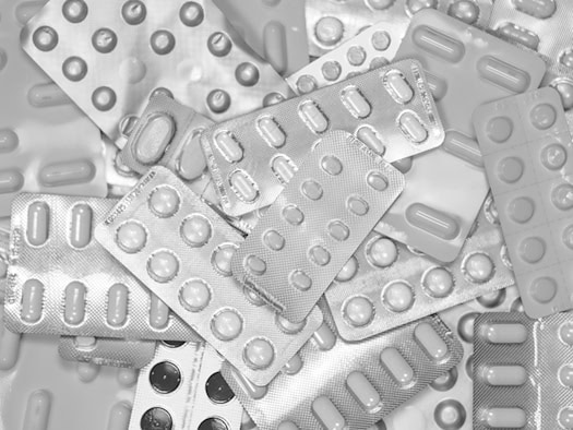 Millionen Menschen nehmen täglich Schilddrüsen-Hormone. Eine neue Studie prüft, ob das immer nötig ist.