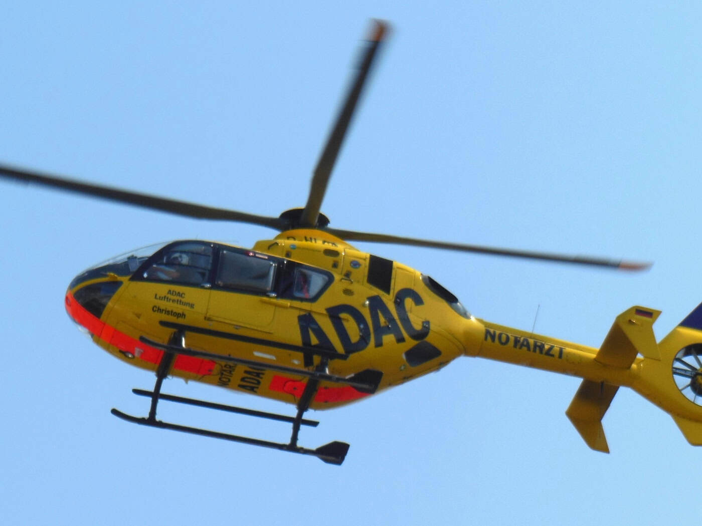Zweiradfahrer bei Unfall schwer verletzt – Zeugen gesucht