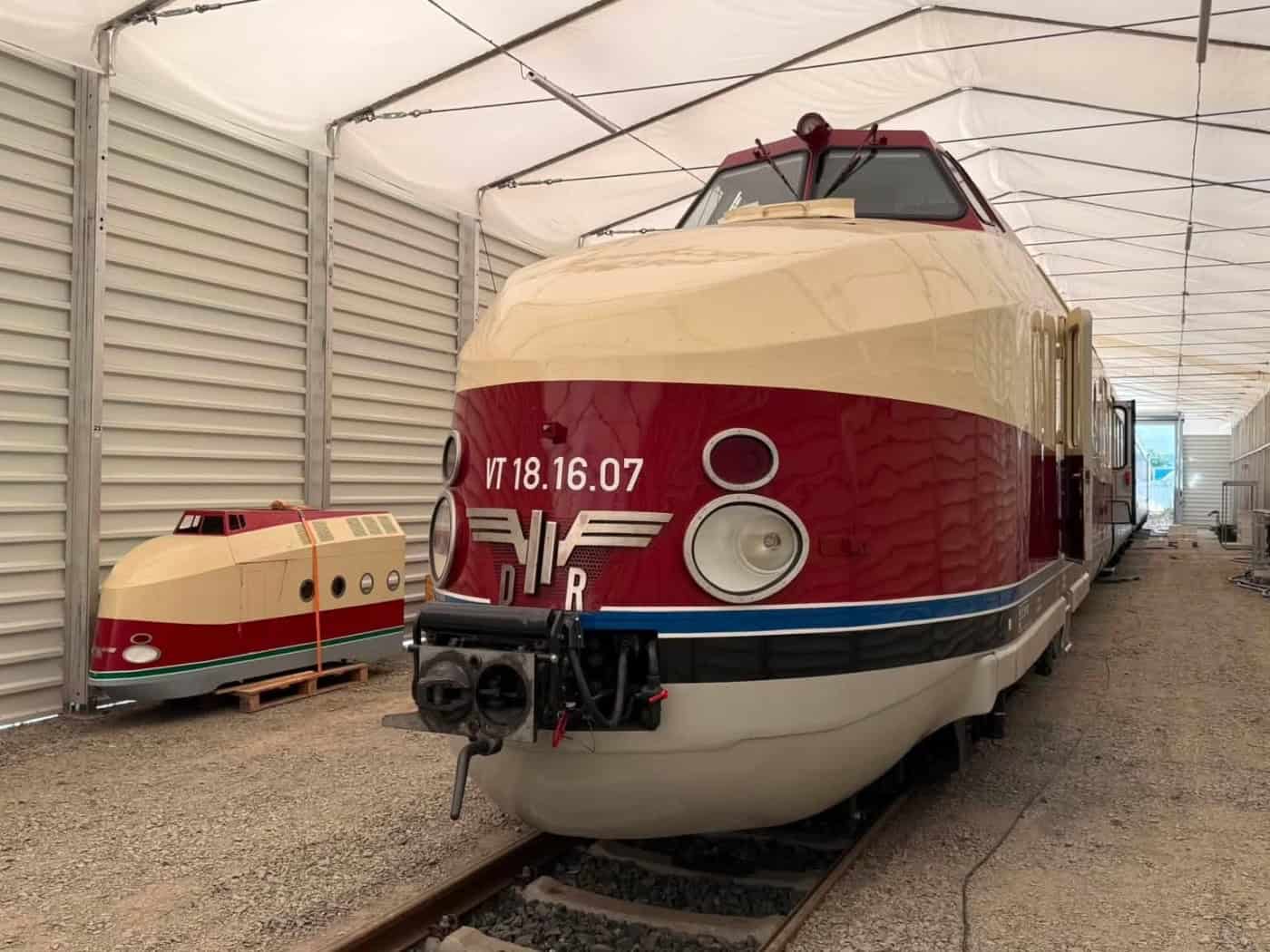 Historischer DDR-Zug steckt in Radebeul fest: Motorschaden 