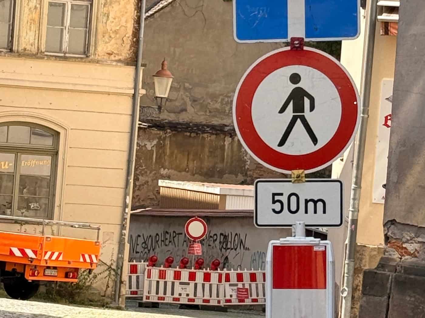 Fassade in der Zittauer Innenstadt eingestürzt - Sperrung am Mandauer Berg