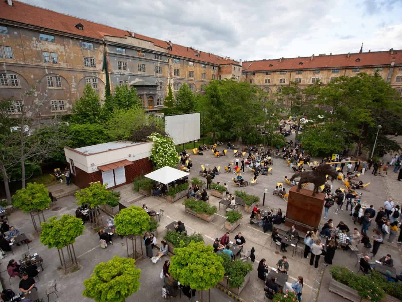Prag saniert historische Kasárna Karlín für 1,93 Milliarden Kronen