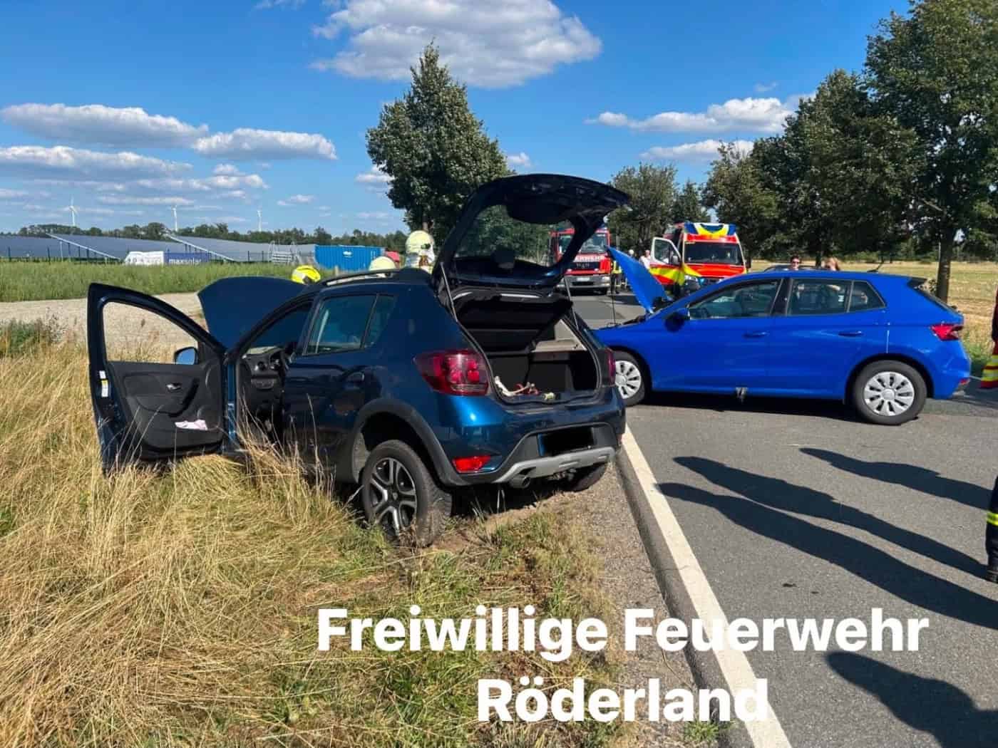 Frontaler Zusammenstoß bei Gröditz: Feuerwehr im Einsatz