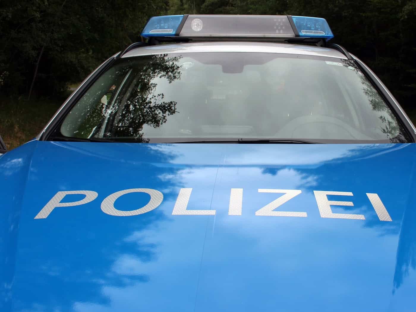 10-Jährige beim Überqueren der Straße von Auto erfasst – Polizei ermittelt