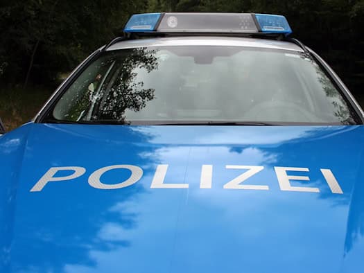 10-Jährige beim Überqueren der Straße von Auto erfasst – Polizei ermittelt