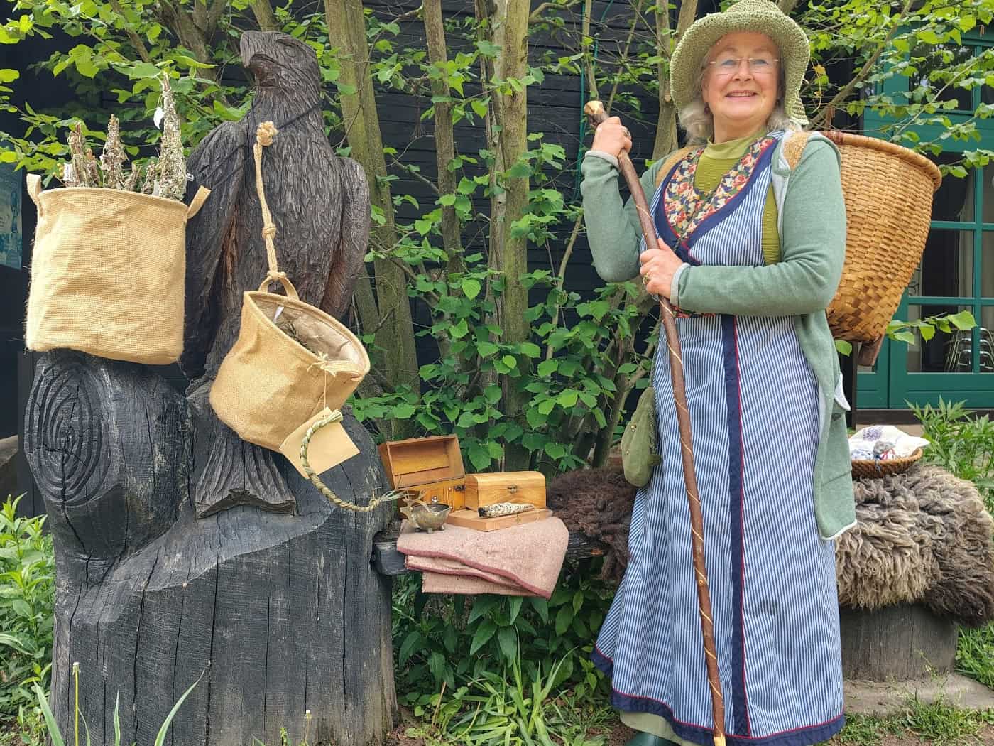 Trödelmarkt, Kräuterwanderung und Wolfs-Vortrag