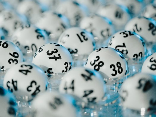 50 Millionen Euro Jackpot steigt weiter, zwei Sachsen gewinnen mehr als 20.000 Euro bei LOTTO 6aus49