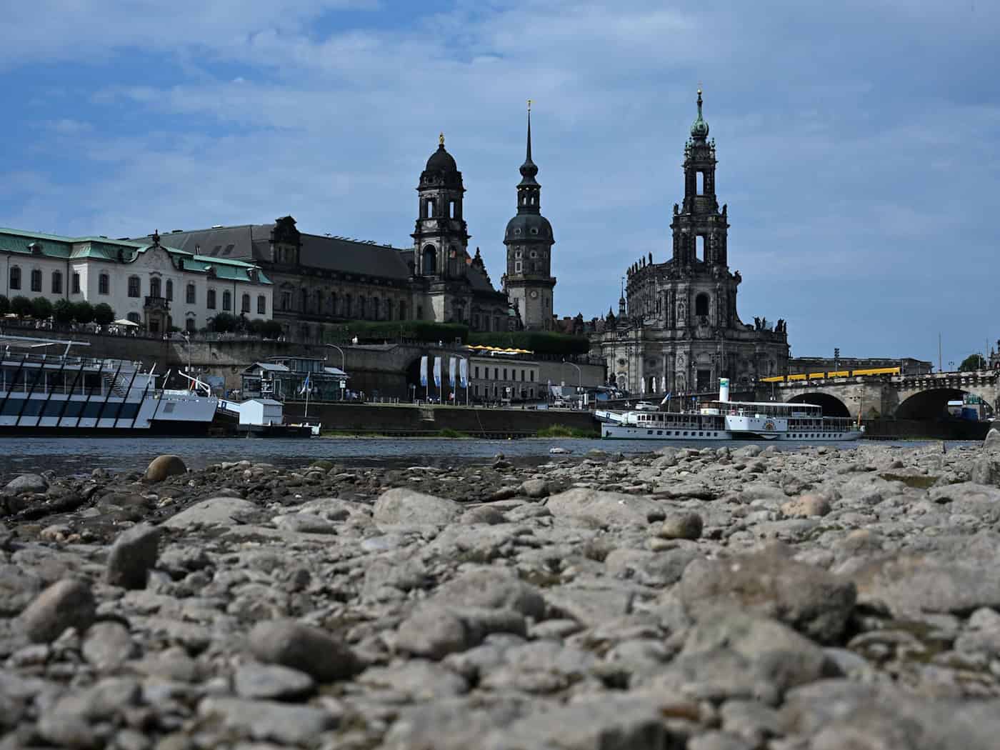Łobjo w Drježdźanach: Staw wody wot srjedy pomału stupa