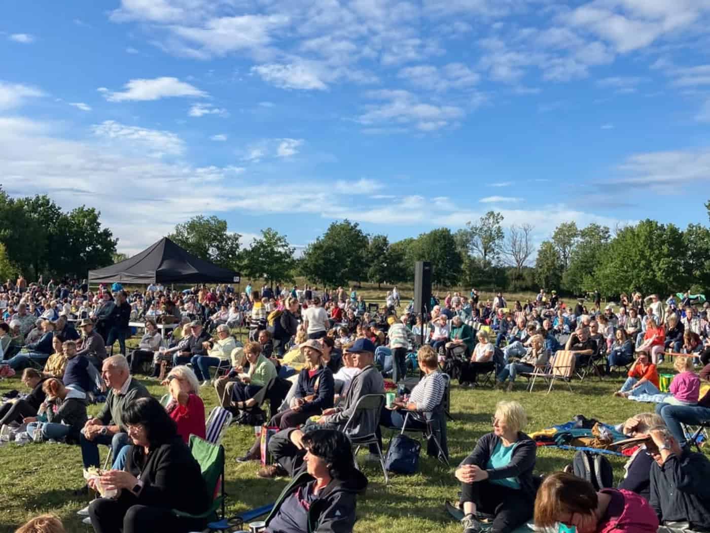 Kostenfreies Picknick-Konzert im Meißner Klinikpark