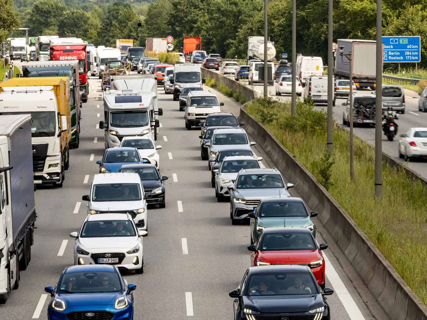 Dopravní špička během prázdnin: Kde hrozí o víkendu dopravní zácpy