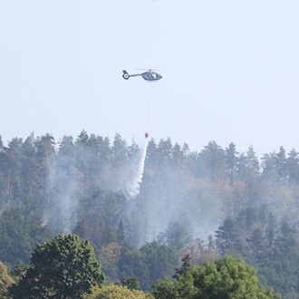 Waldbrand bei Plauen - Löscharbeiten auch am Wochenende