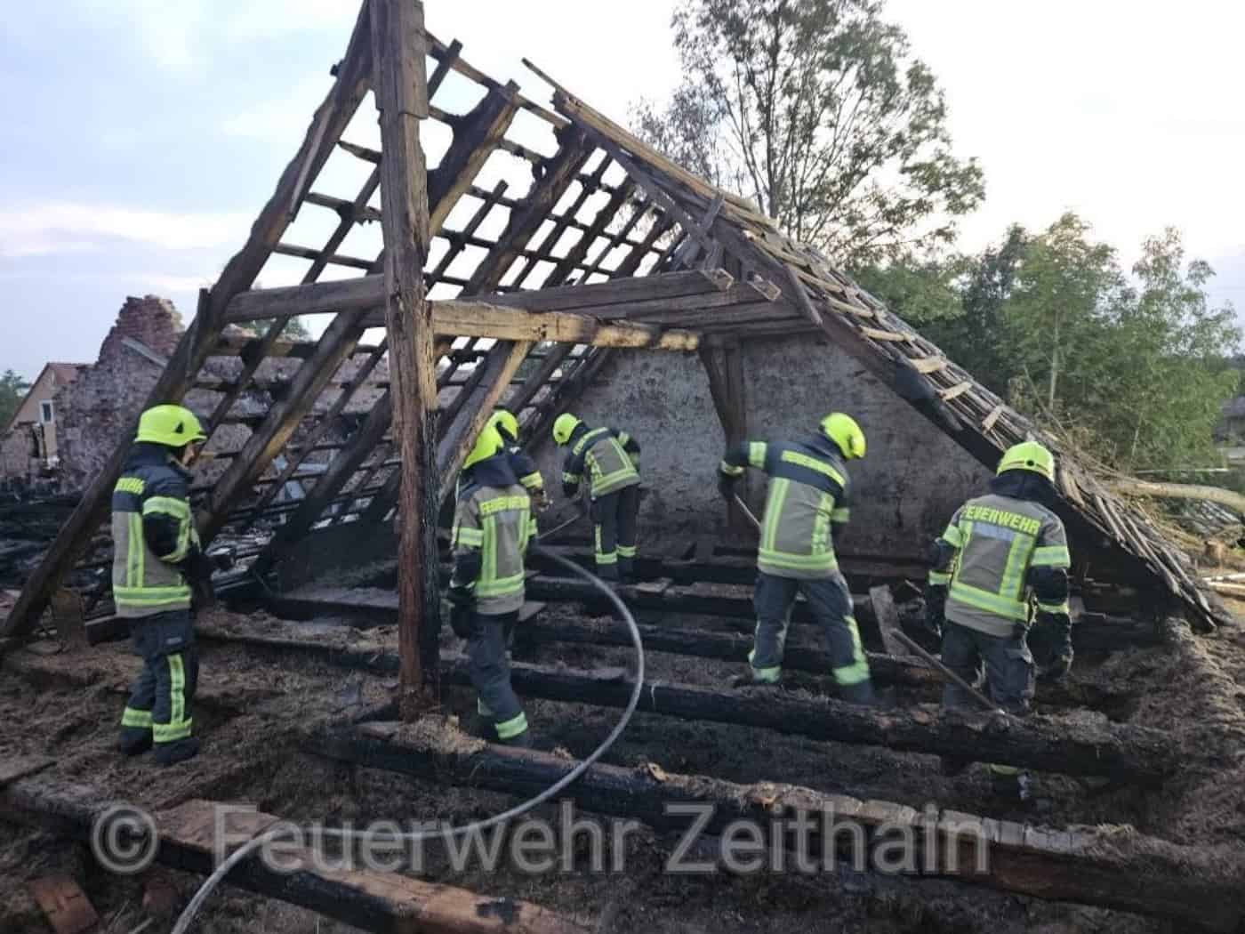Erneute Rauchentwicklung in Zeithain: Glutnester in Brandruine gelöscht