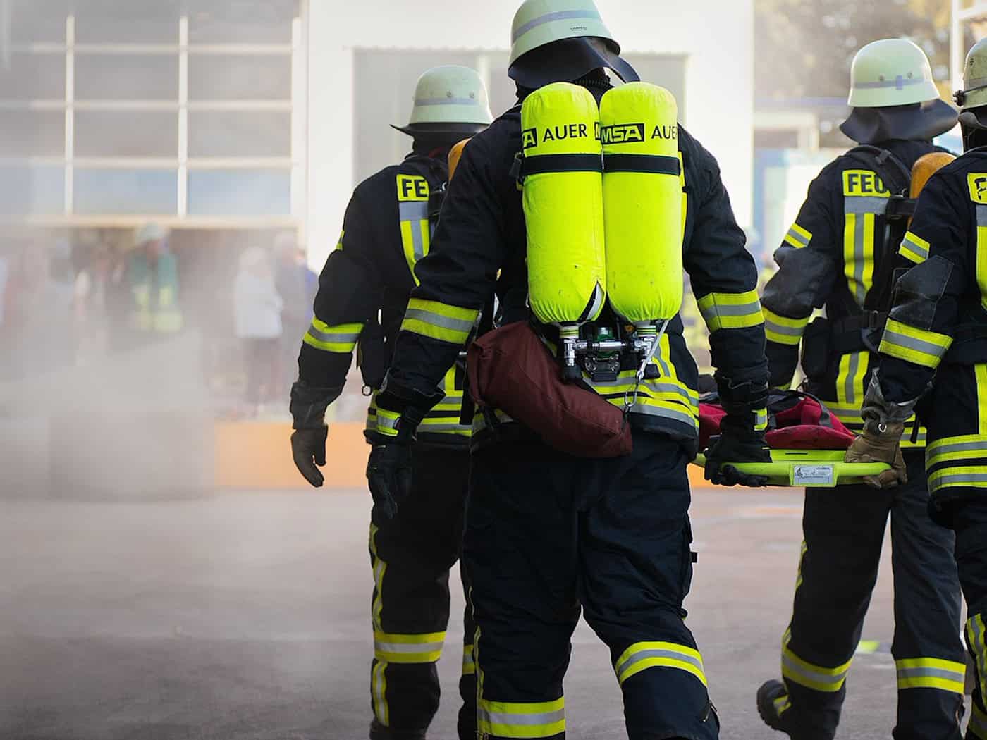 Großenhainer Feuerwehren proben Rettung am Bahnhof