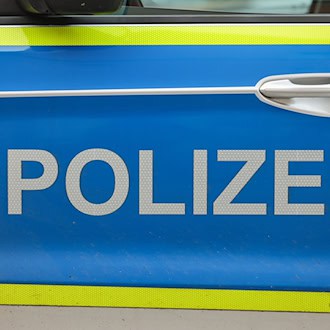 Gegen zwei Autos gefahren - Polizei nimmt Frau Schlüssel ab
