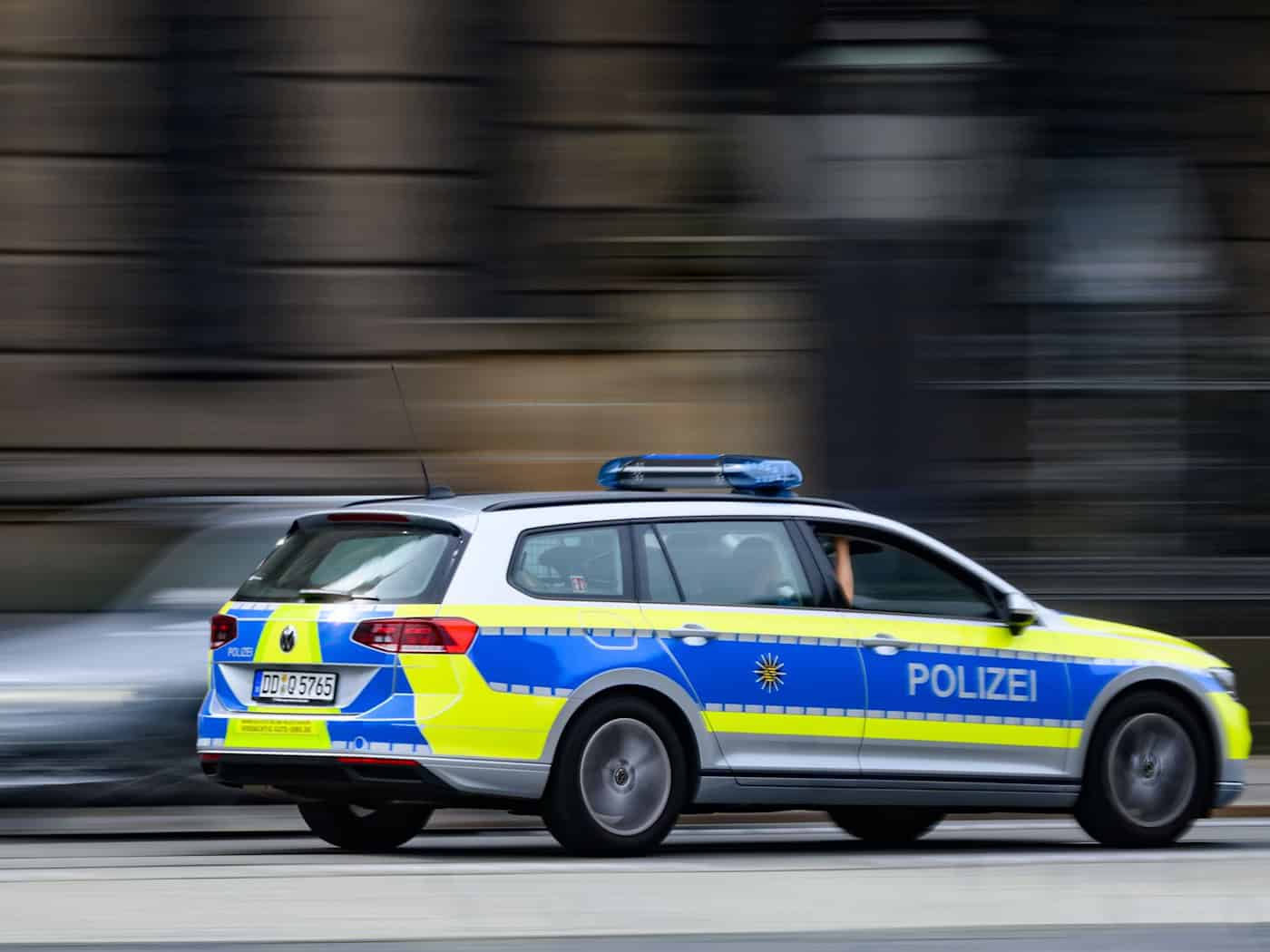 Hakenkreuz aus Holzlatten in Chemnitzer Park gelegt