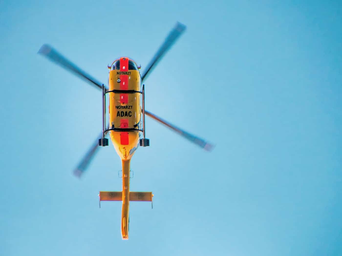Motorradfahrerin bei Unfall auf der B 115 schwer verletzt