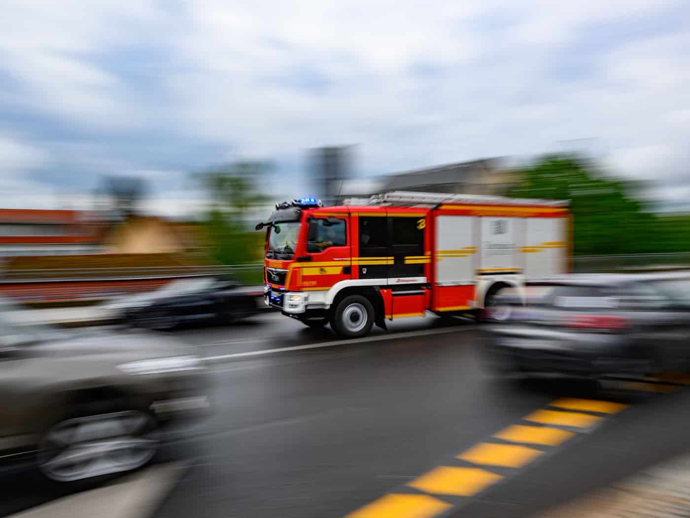 Hochhausbrand in Dresden - Flammen in 13. Etage