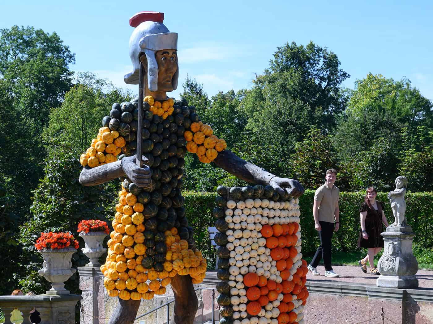 Kürbisfestival: Asterix, Obelix und die Römer aus Kürbissen