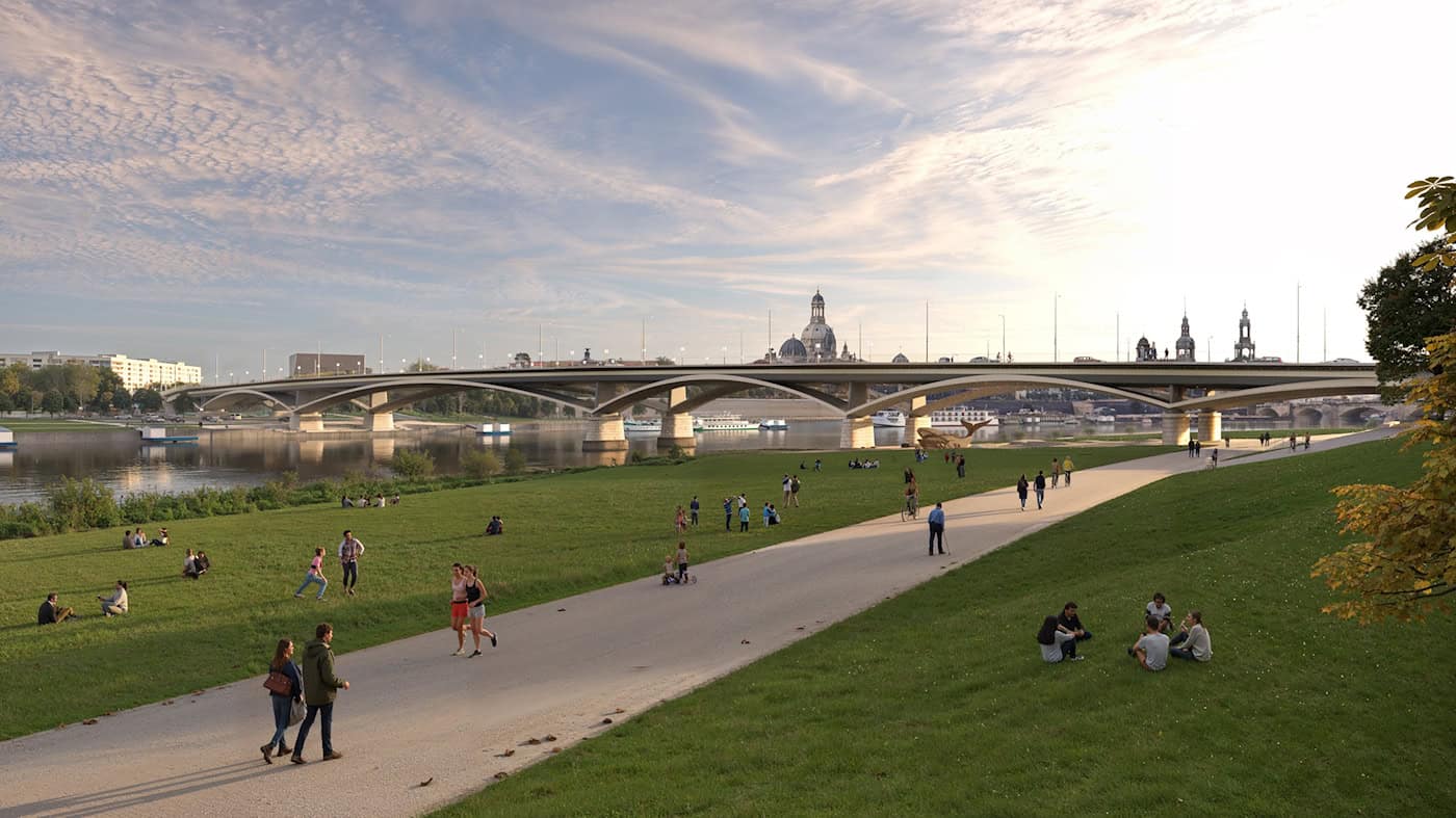CarolaVOTE-Siegerentwurf für den Neubau der Carolabrücke in Dresden von FHECOR und TSSB Visualisierung der neuen Carolabrücke in Dresden: Eine elegante, flache Brücke spannt über die Elbe. Auf den grünen Elbwiesen im Vordergrund spazieren und sitzen Menschen vor der Kulisse der Altstadt mit der Frauenkirche.
