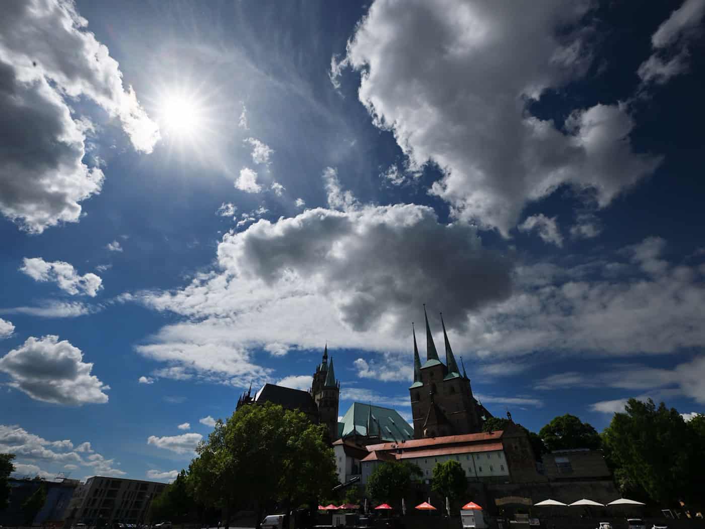 Neue Woche beginnt mit Hitze und Unwettergefahr