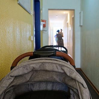 Нестача місць у притулках для жінок: сотні людей не прийняли