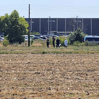 Polizei durchsucht verlassenes Dorf am Flughafen Leipzig