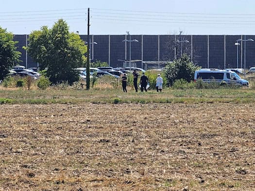 Polizei durchsucht verlassenes Dorf am Flughafen Leipzig