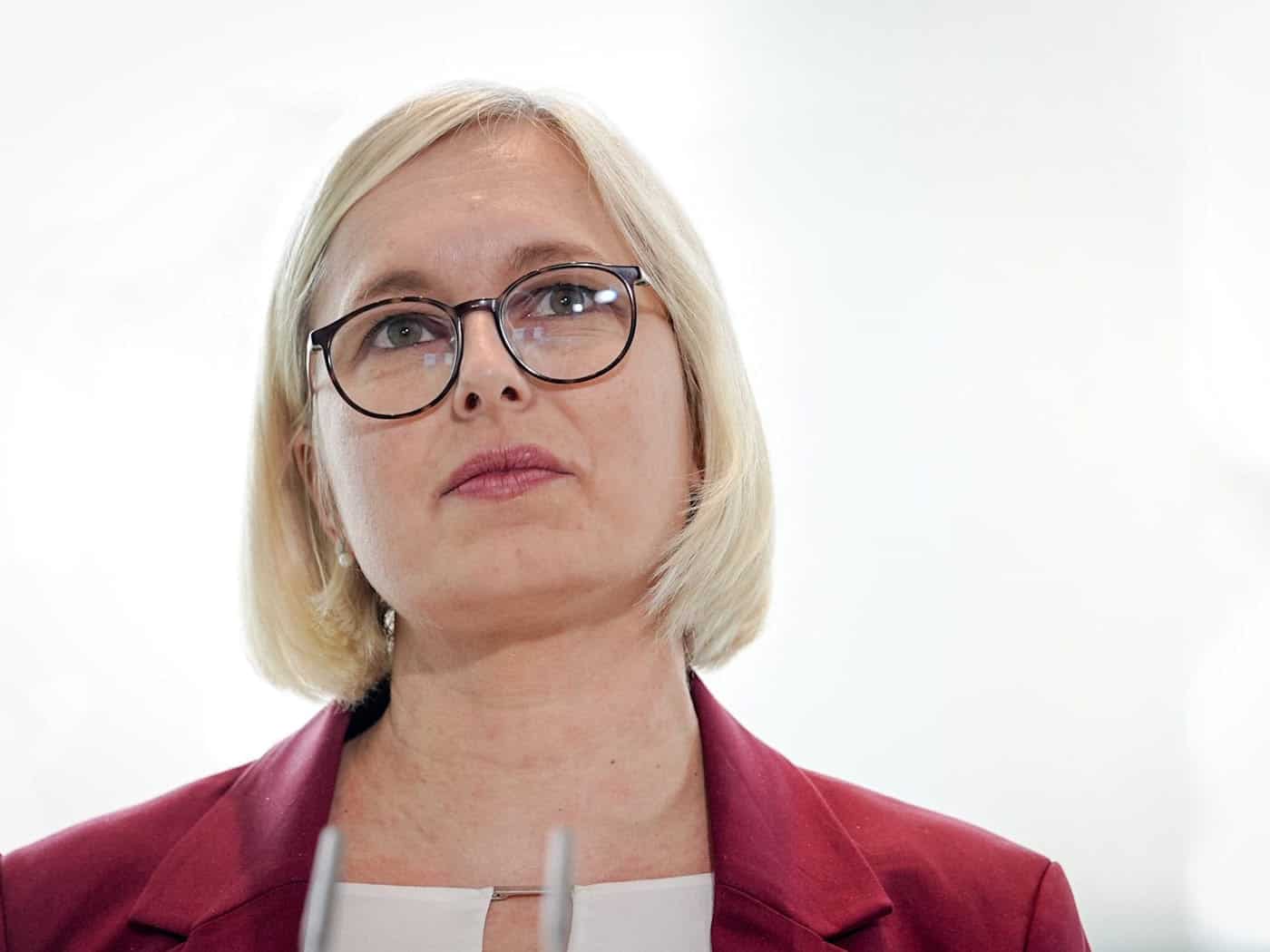 Schenderlein spricht über Merz-Anruf und ihre Ablösung