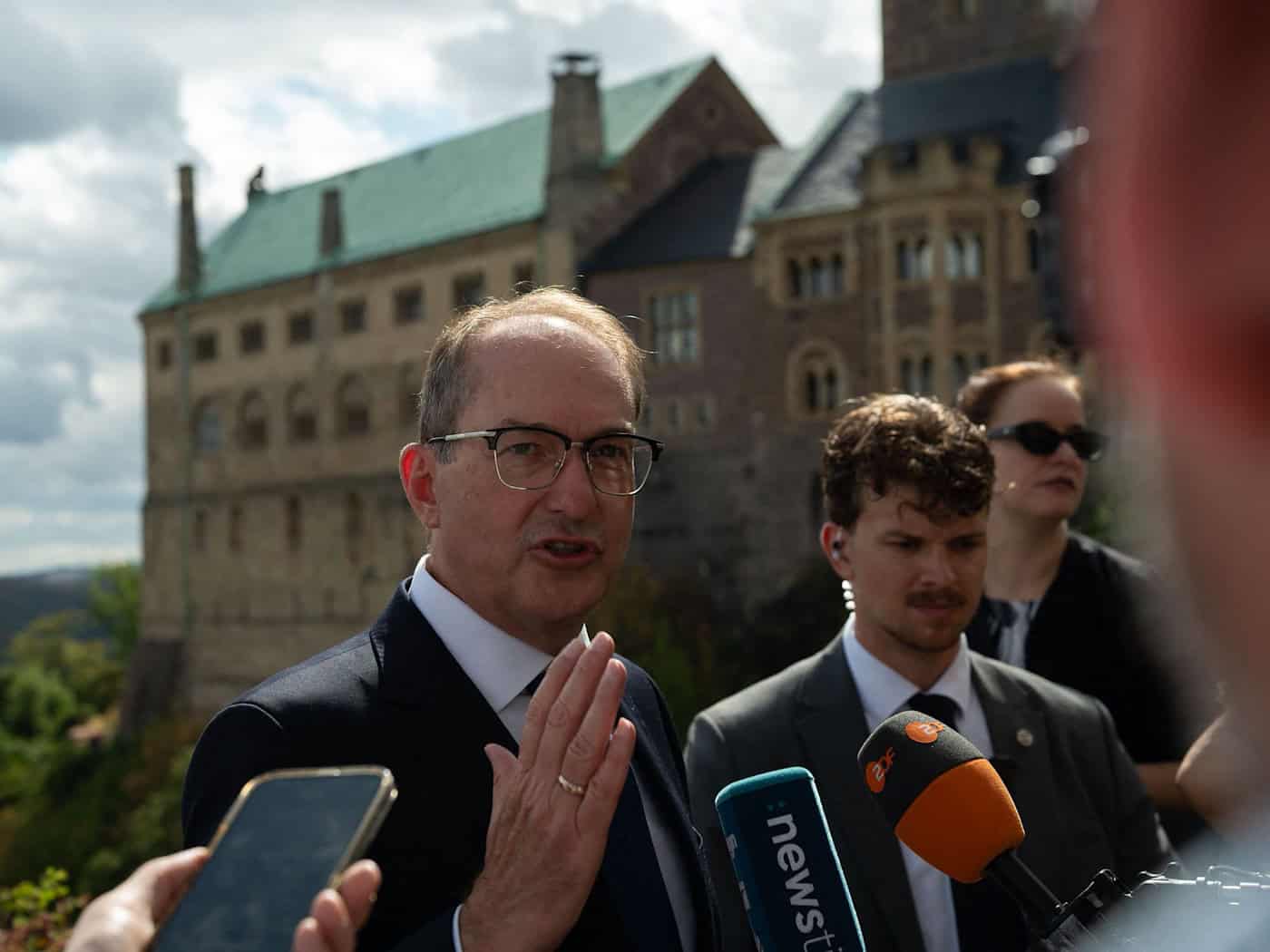 Dron s výbušninami na letišti: Dobrindt vyzývá k trpělivosti