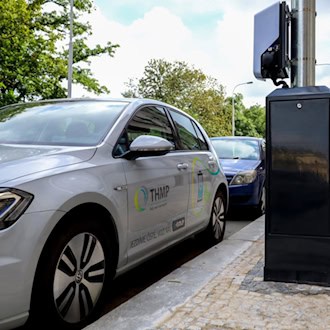 Prag baut Straßenbeleuchtung für E-Autos aus