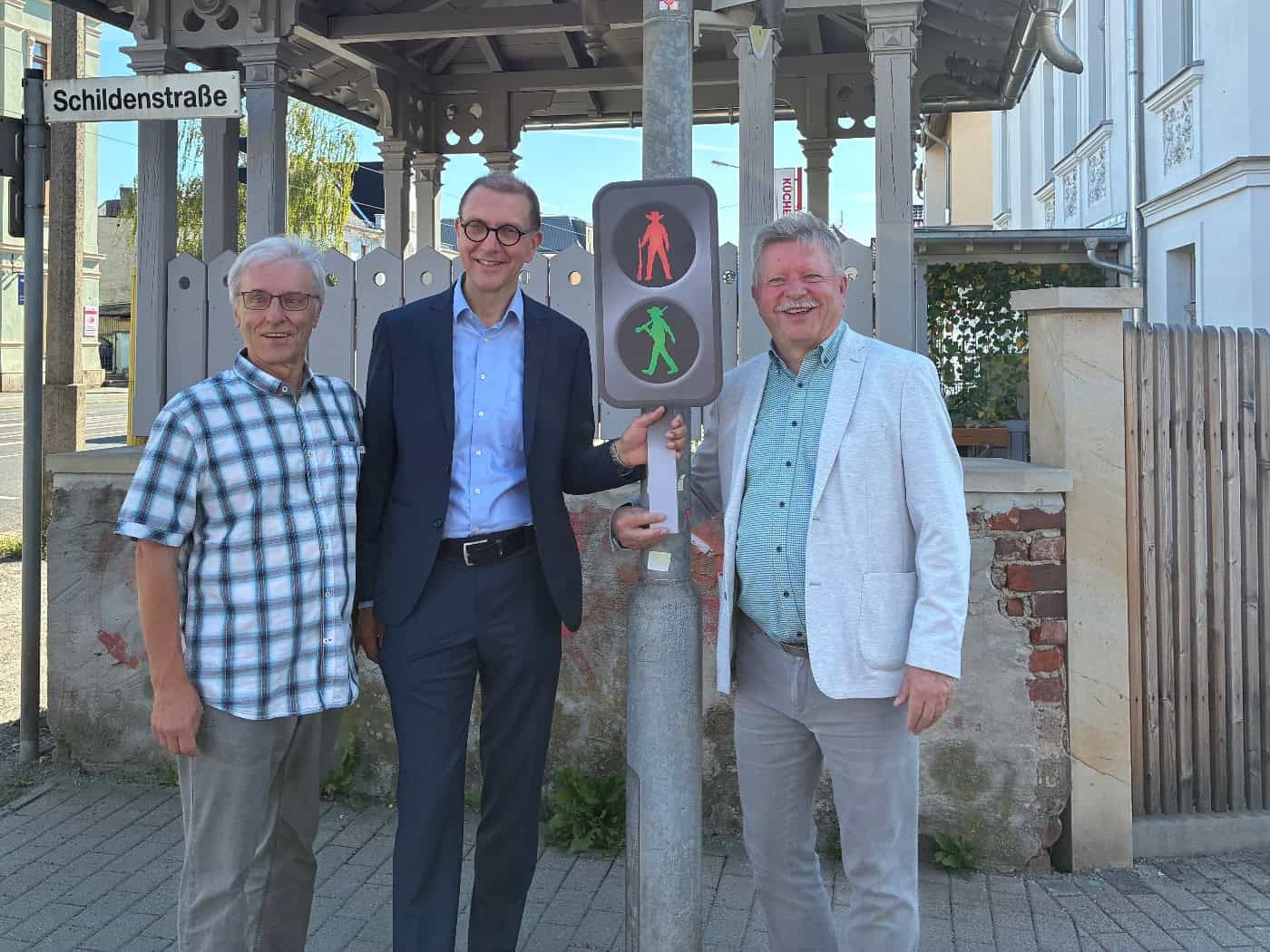Cowboy-Ampel grüßt an der Radebeuler Schildenstraße