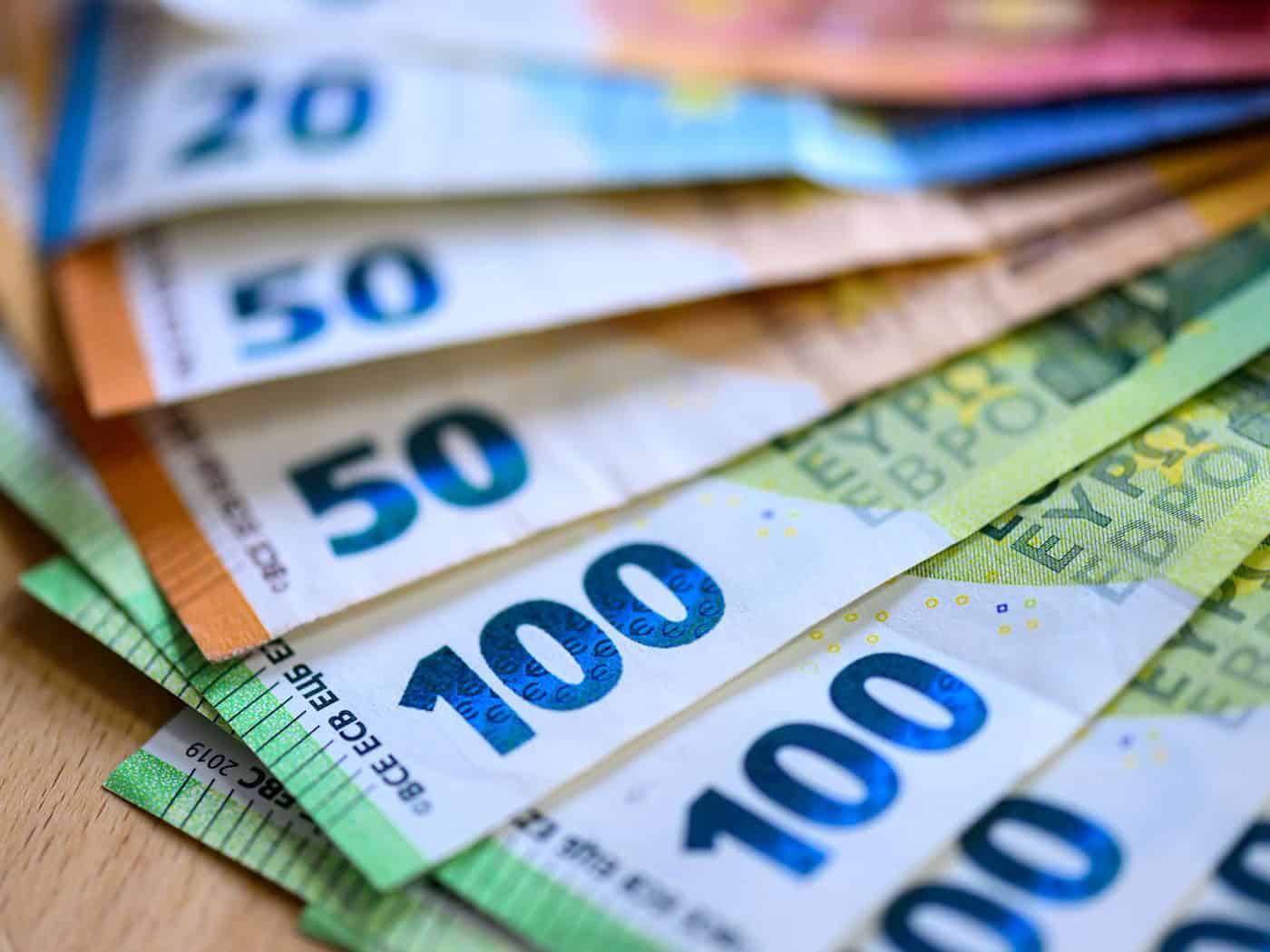 Unbekannte betrügen 42-Jährige um über 40.000 Euro