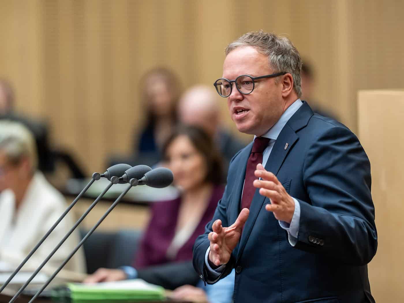Voigt presenta una demanda contra la retirada de su título de doctor