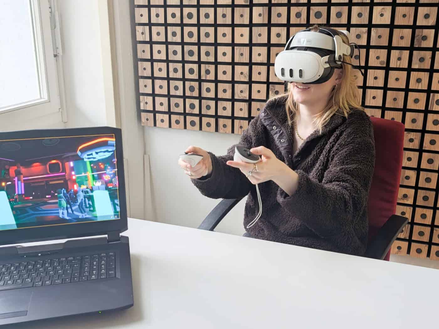 Tanzfläche in der Virtual Reality: Der Laptop zeigt, was auch die Probanden durch ihre VR-Brillen sehen werden.