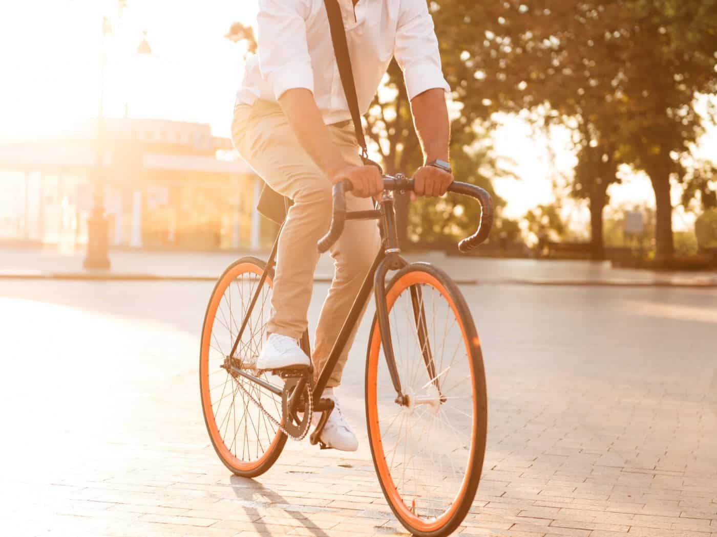 Fahrradfahren ins Büro: Nachhaltige Mobilität im urbanen Alltag