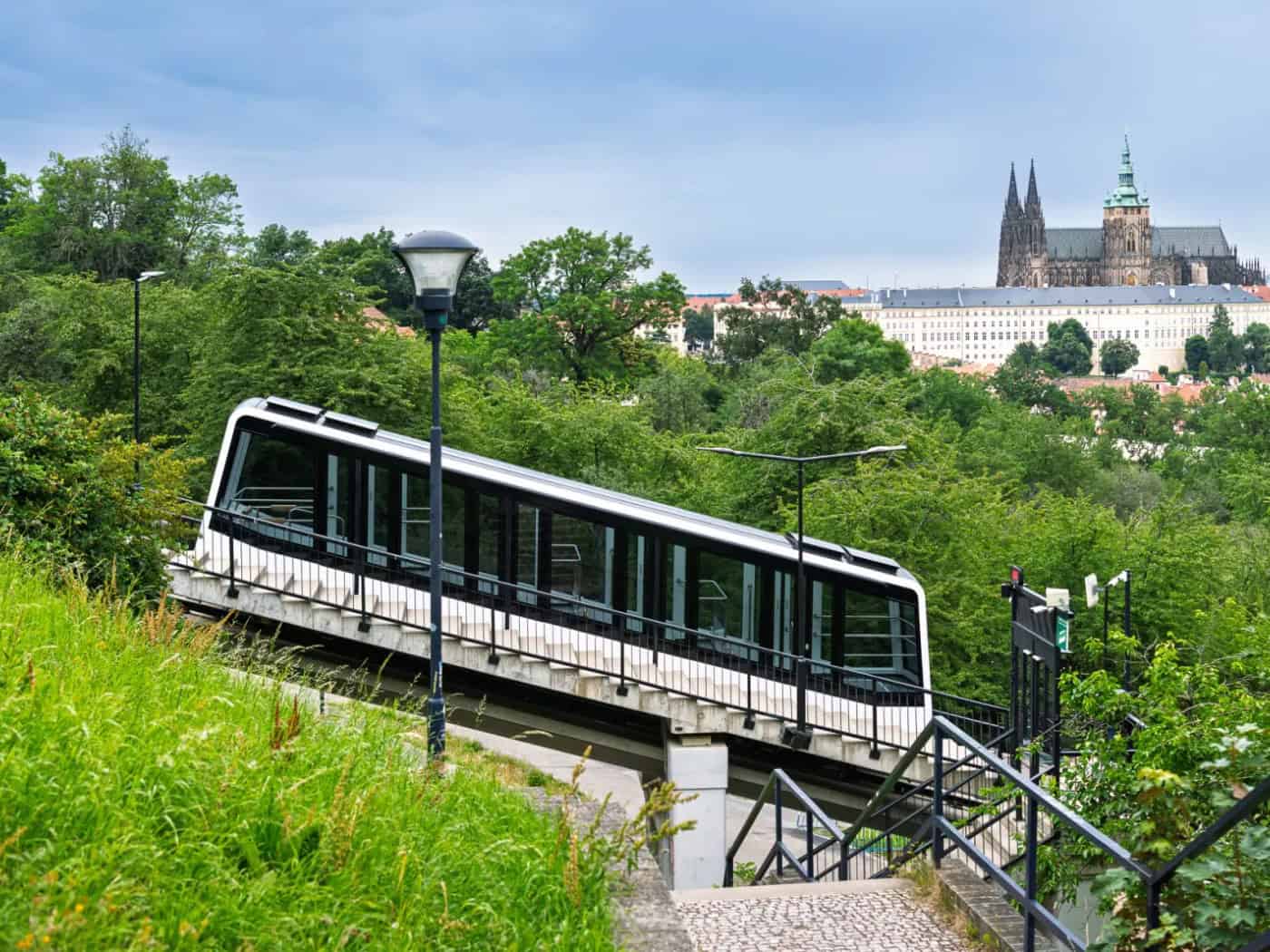 Prag: Petřín-Standseilbahn fährt ab 22. September wieder