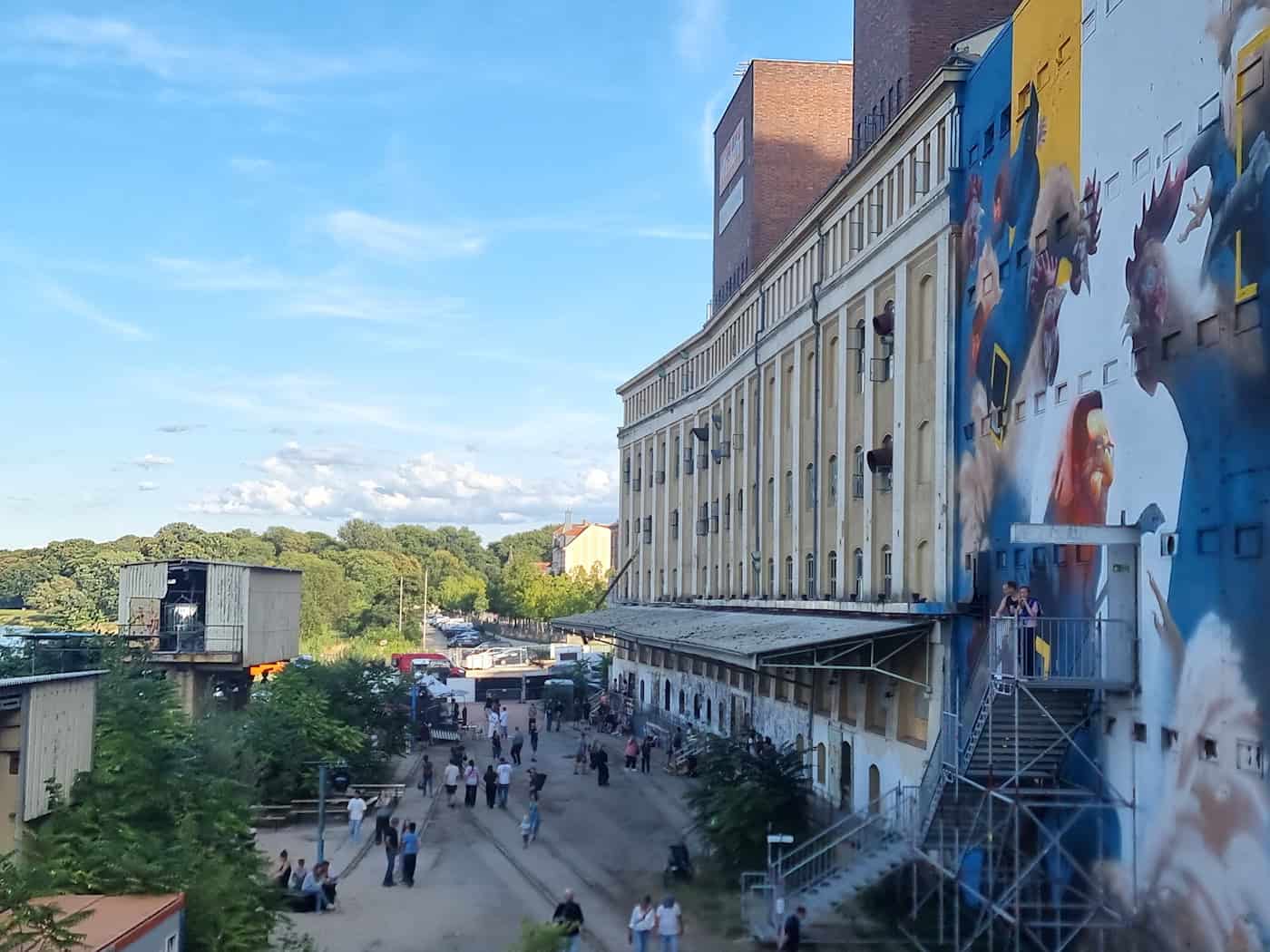 Die ibug 2026 lädt zum Bestaunen internationer Kunst und zum Mitmachen in Riesa ein Industriebrache in Riesa wird durch die ibug 2026 zu einem lebendigen Ort der Begegnung