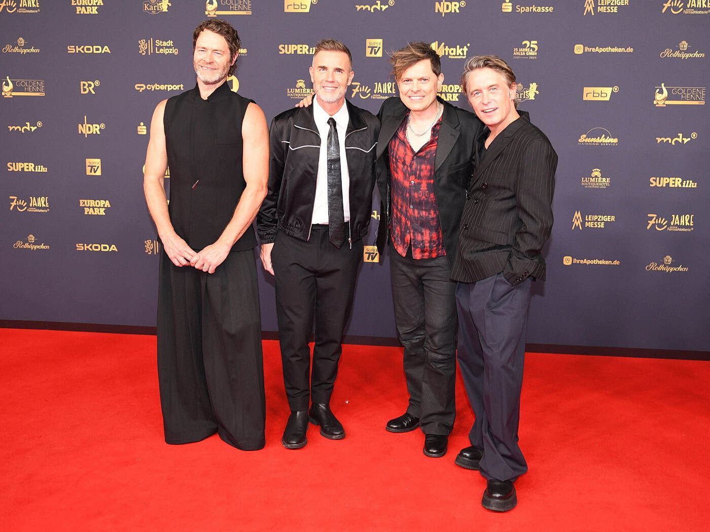 Jason Orange, Gary Barlow, Michael Kelly, Mark Owen (Take That) standen zusammen bei der Goldenen Henne auf der Bühne
