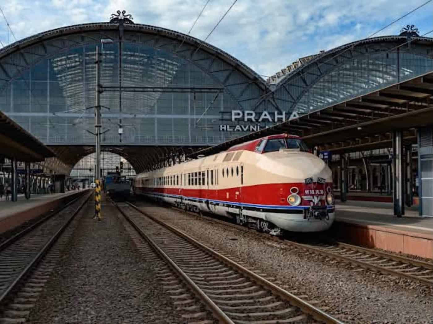 DDR-Schnellzug "Delfin" kehrt mit kleinen Pannen aus Tschechien zurück