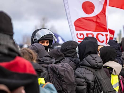 Anklage: 29-Jähriger soll YouTuber und Polizisten am AfD-Parteitag in Riesa übergossen haben
