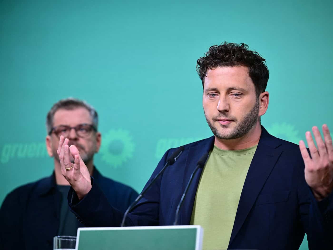 Banaszak sobre la prohibición de las piedras conmemorativas en Heidenau: «Un escándalo»