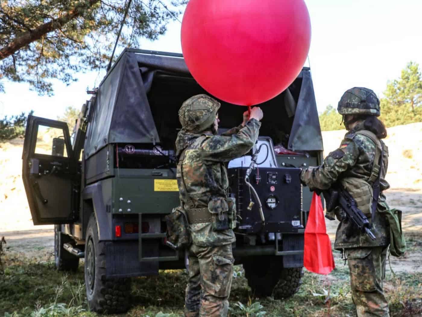 Bundeswehr übt Flugblattabwürfe per Ballon über Sachsen